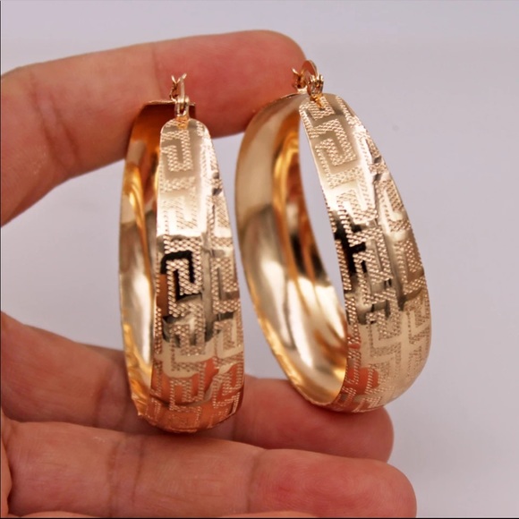 ¥ New Luxury 18k Gold Hoop Round Earrings - Picture 5 of 7